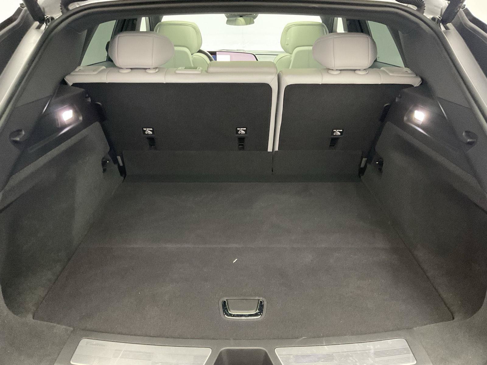 Used 2024 Cadillac Lyriq Luxury w/ LPO, Floor Liner Package RWD image 31