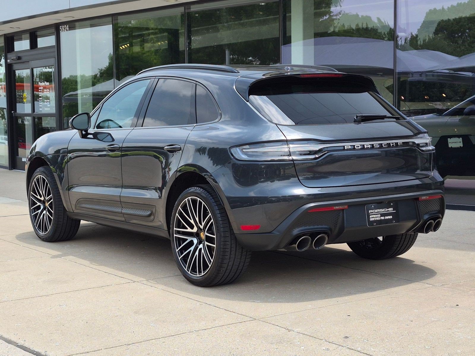 Certified 2026 Porsche Macan AWD/4WD image 3