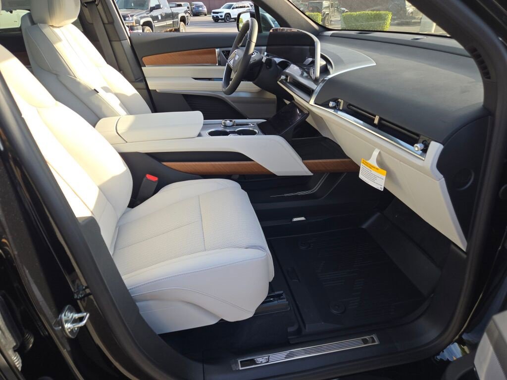 New 2026 Cadillac Vistiq Sport w/ LPO, Floor Liner Package image 7
