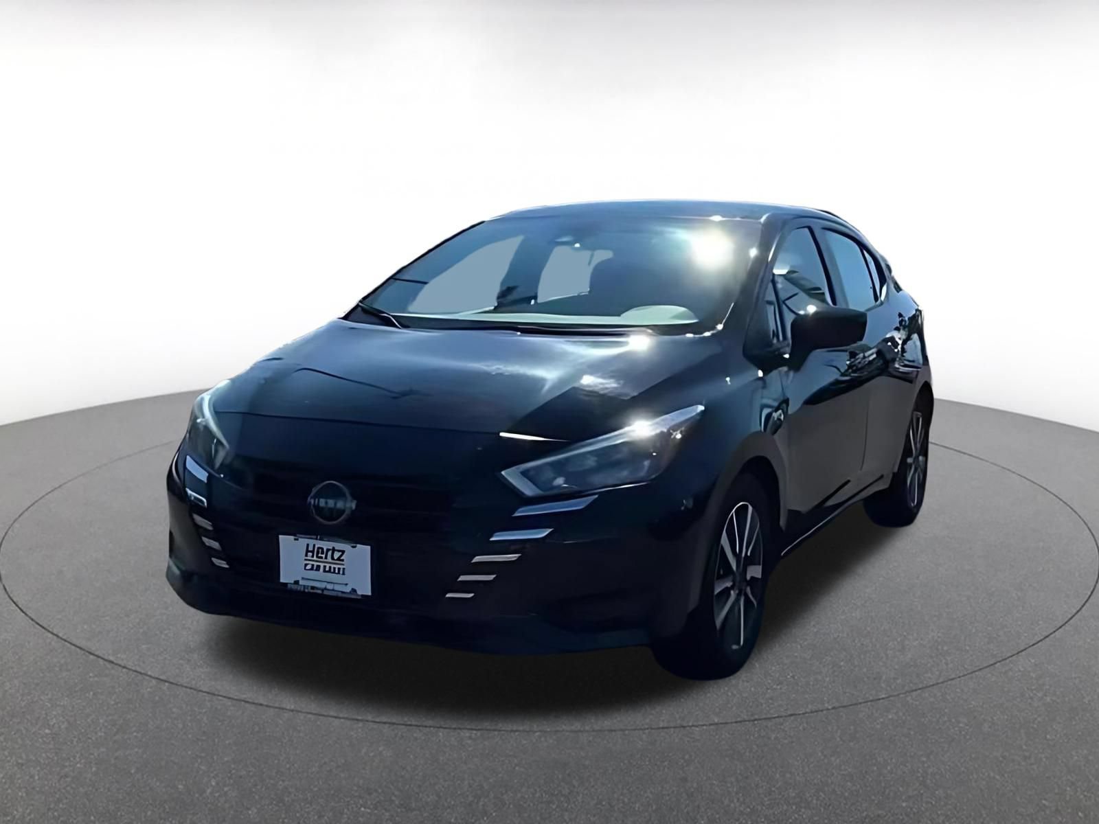 Used 2025 Nissan Versa SV FWD image 5