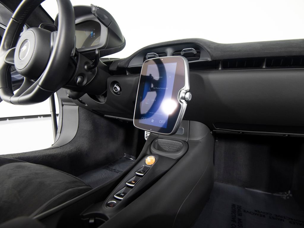 Used 2025 McLaren Artura Spider image 32