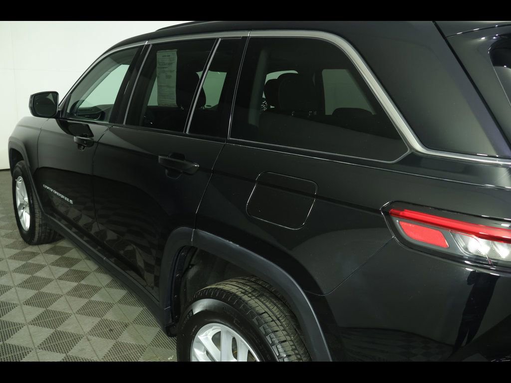 Used 2023 Jeep Grand Cherokee Laredo X image 16