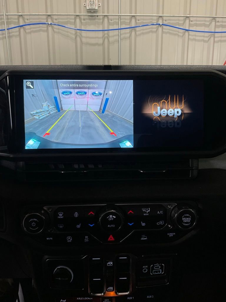 Used 2024 Jeep Gladiator Willys image 18