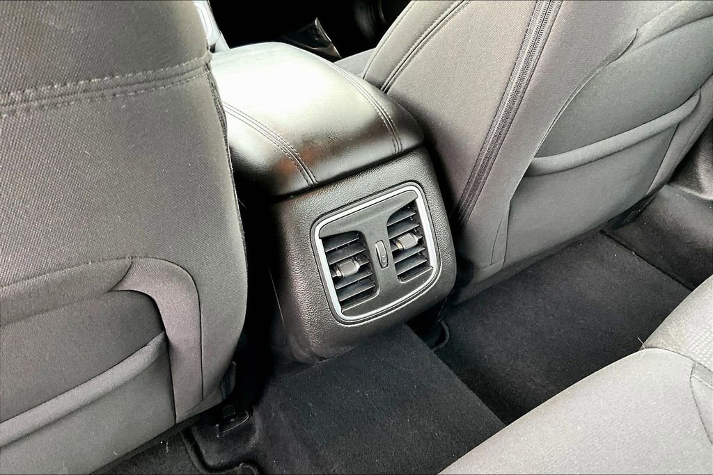 Used 2015 Chrysler 200 Limited w/ Convenience Group image 10