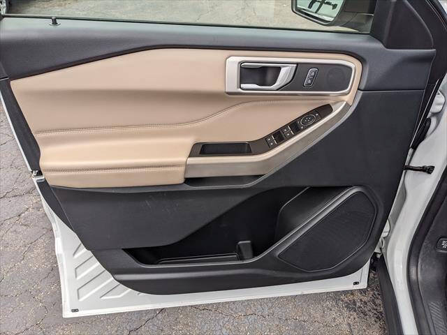 Used 2022 Ford Explorer XLT w/ Equipment Group 202A RWD image 9