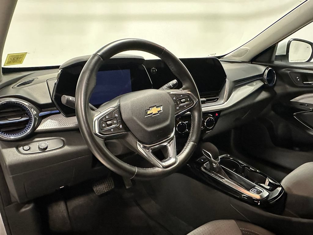 Used 2024 Chevrolet Trax LT w/ Driver Confidence Package FWD image 21