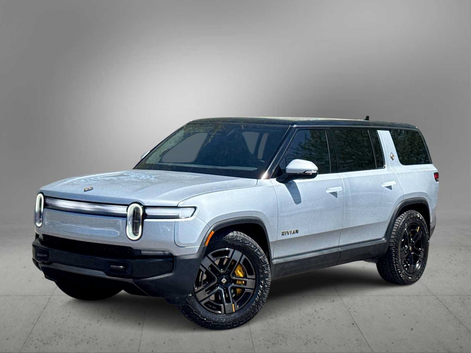 Used 2025 Rivian R1S Premium