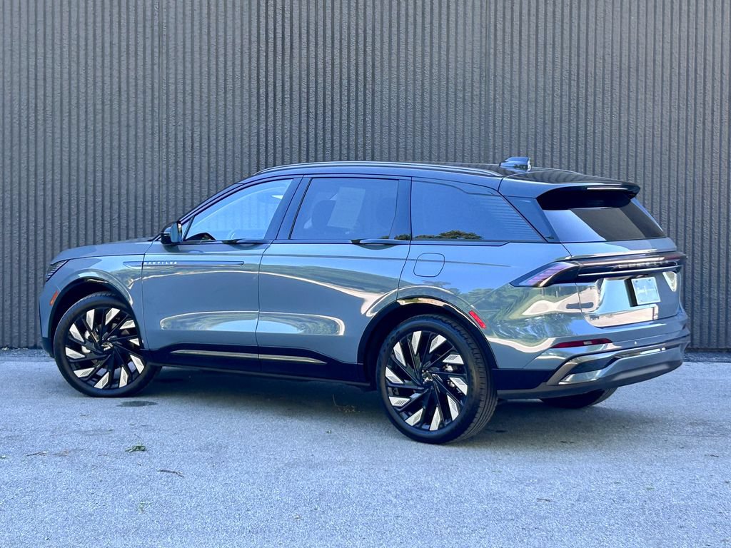 Used 2026 Lincoln Nautilus Reserve w/ Jet Appearance Package AWD/4WD image 4