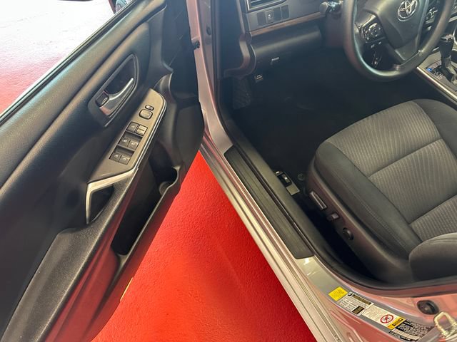 Used 2016 Toyota Camry LE FWD image 9