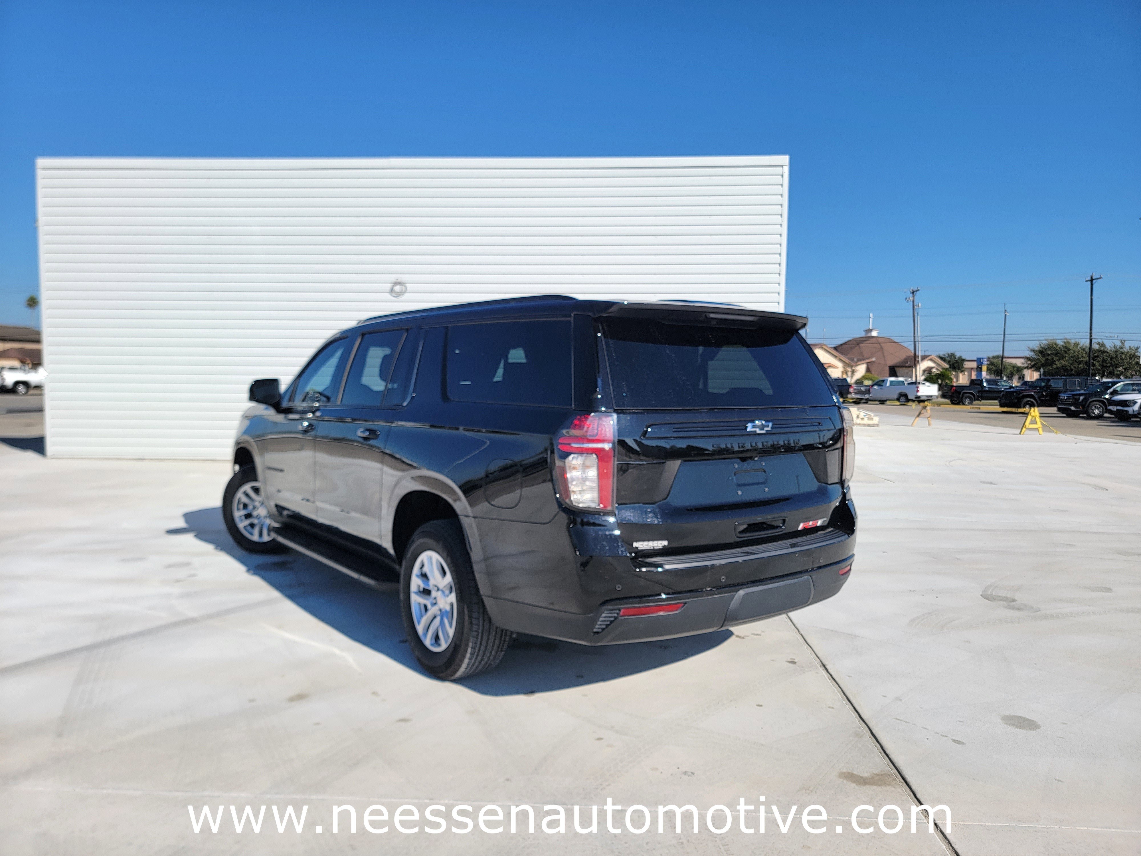 Used 2023 Chevrolet Suburban RST w/ Luxury Package image 5