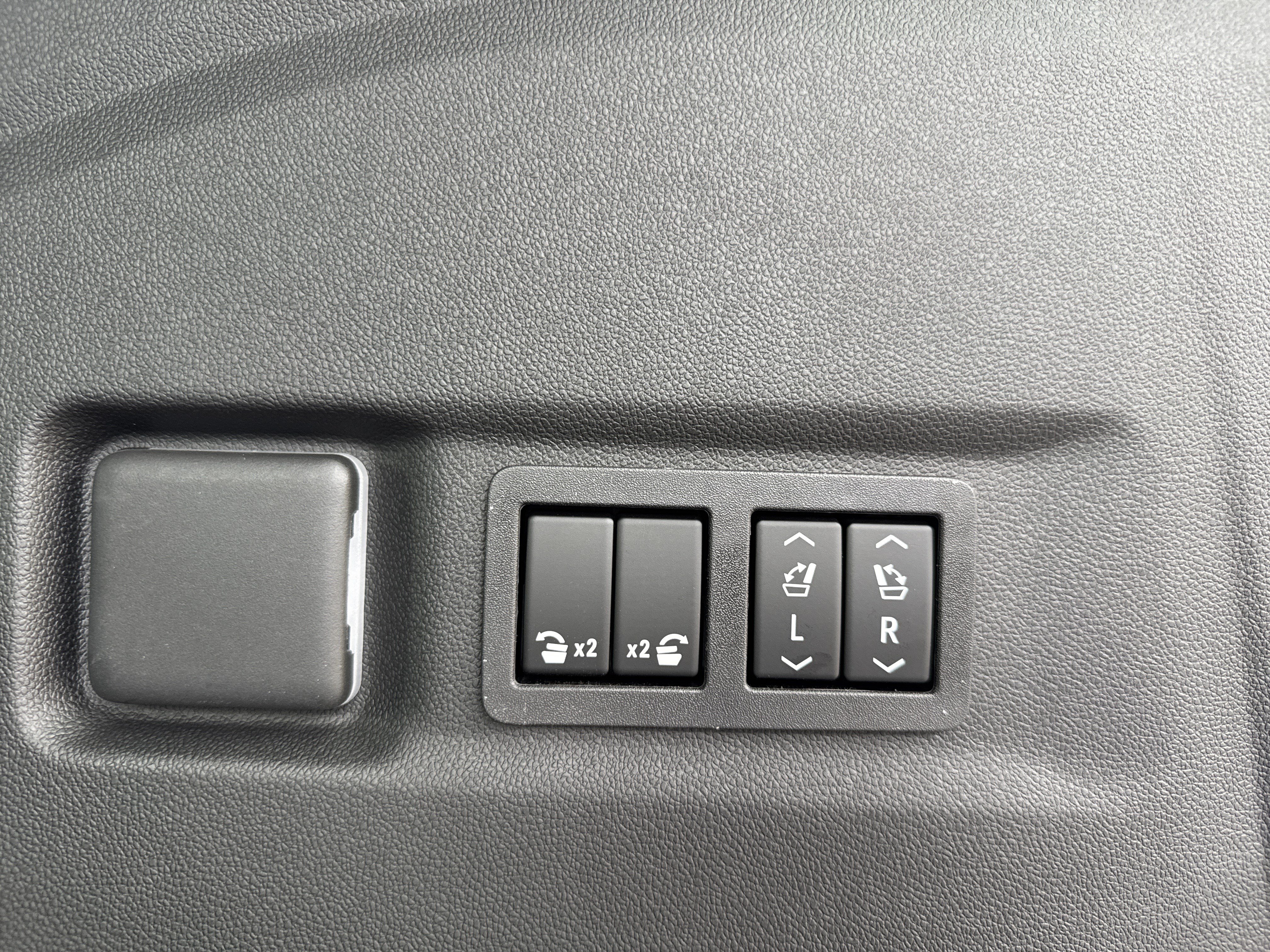 New 2026 GMC Yukon XL Denali AWD/4WD image 37