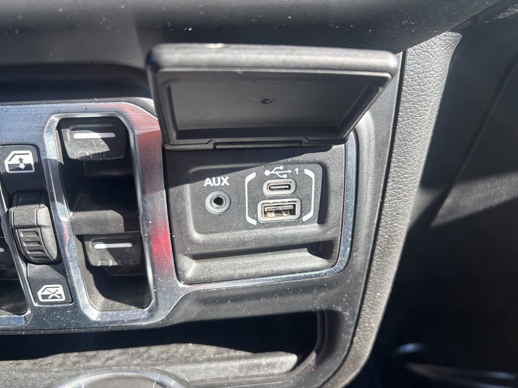 Used 2022 Jeep Wrangler Unlimited Sahara w/ LED Lighting Group image 29