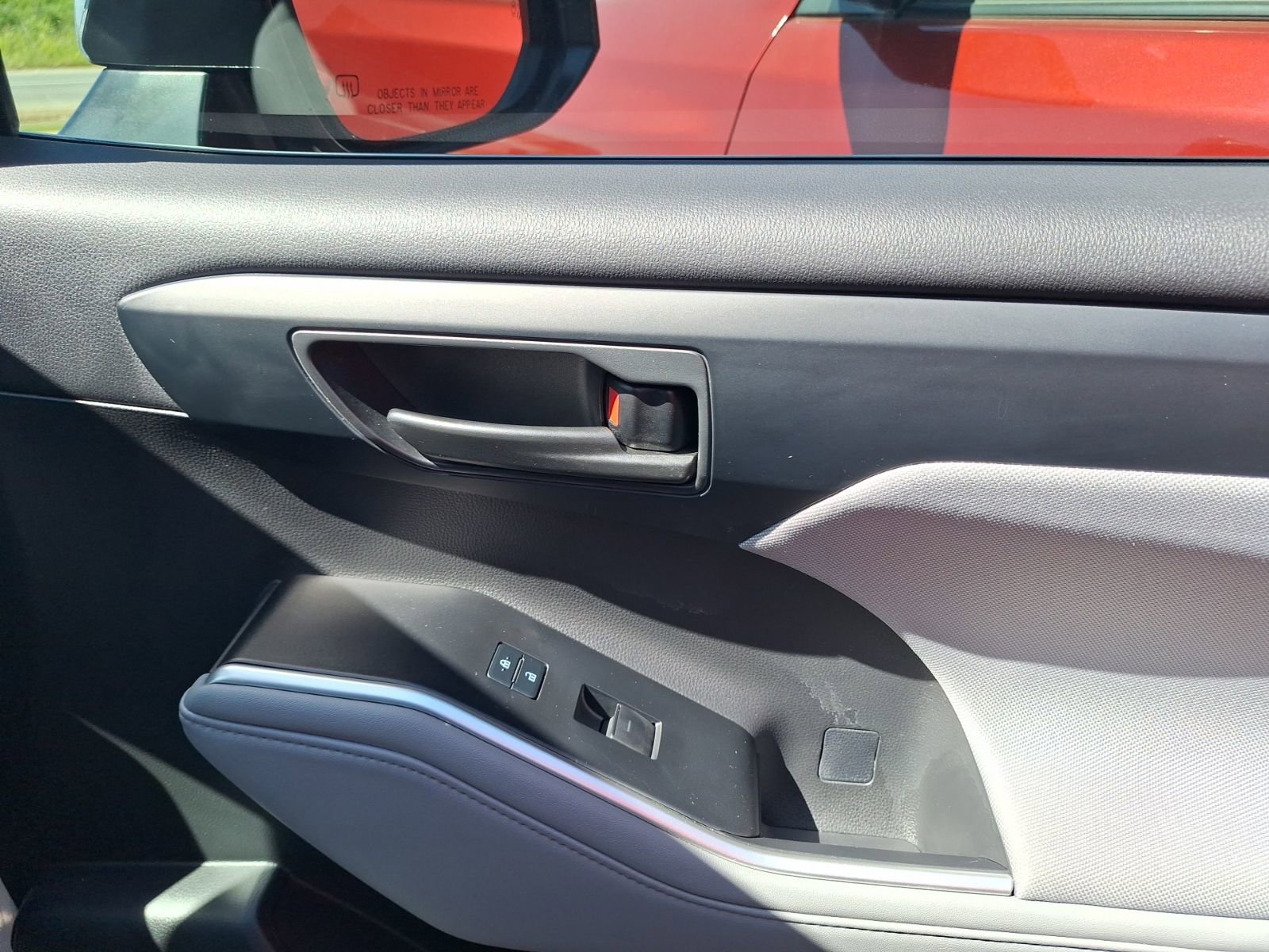 Used 2023 Toyota Highlander LE FWD image 34