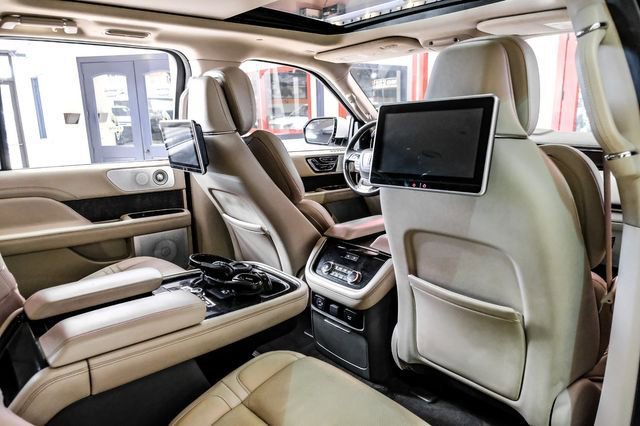 Used 2021 Lincoln Navigator L Reserve image 32
