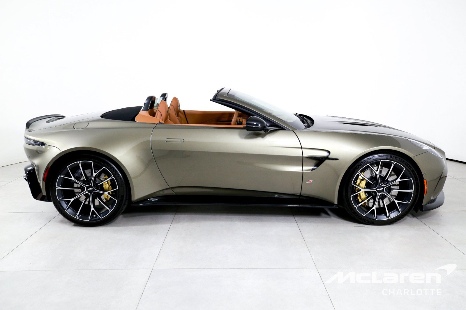 Used 2026 Aston Martin V8 Vantage S RWD image 10