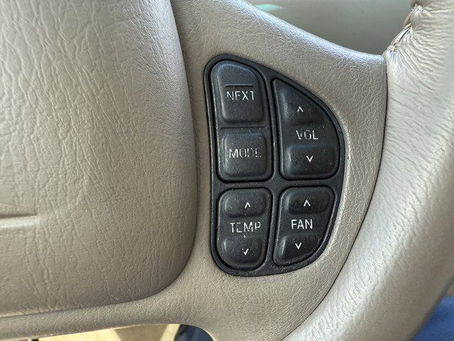 Used 2001 Lincoln Town Car Cartier image 29