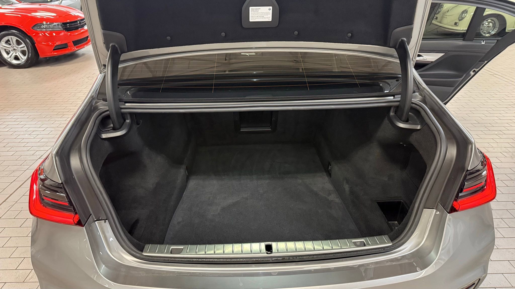 Used 2021 BMW 750i xDrive w/ Executive Package image 18