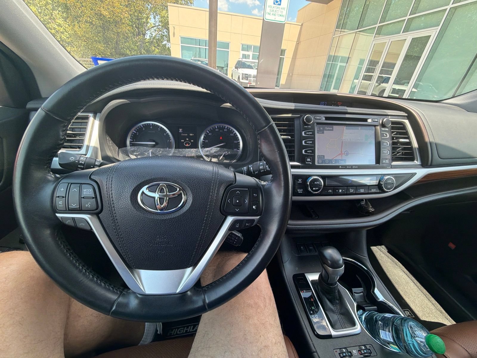 Used 2018 Toyota Highlander Limited FWD image 11