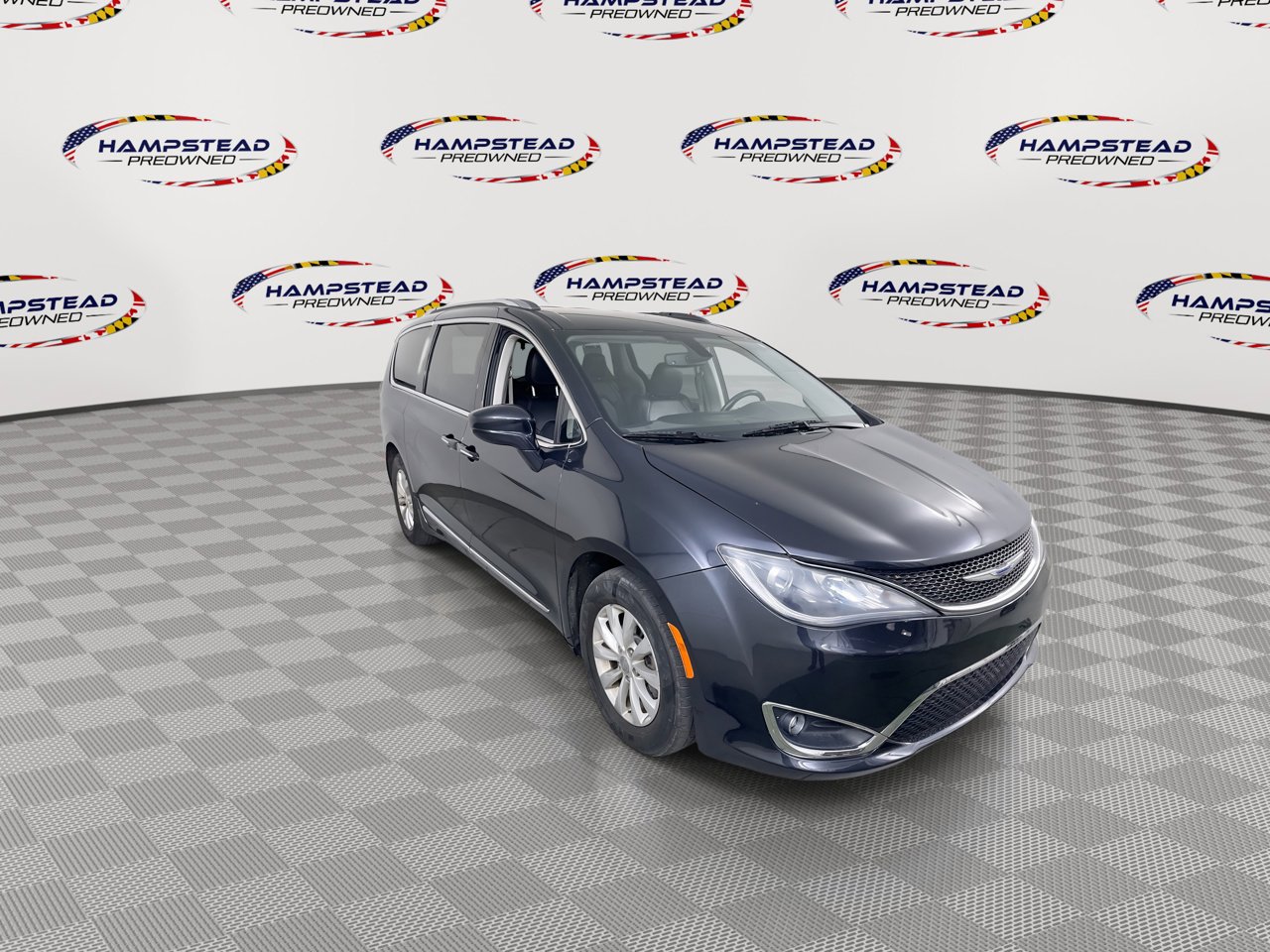 Used 2019 Chrysler Pacifica Touring-L FWD image 2