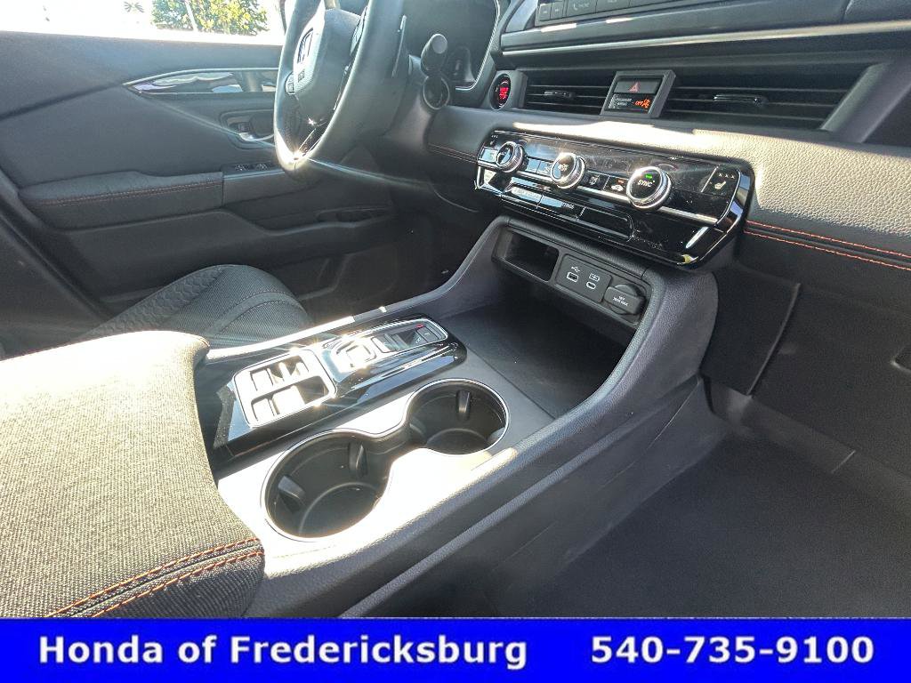Used 2025 Honda Pilot Sport image 23