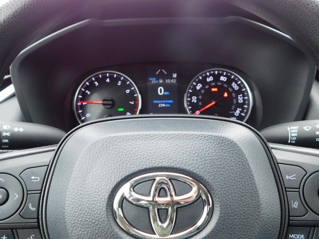 Used 2022 Toyota RAV4 LE image 29