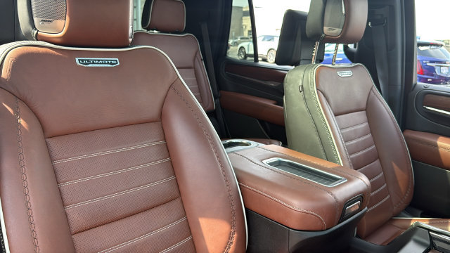 Used 2023 GMC Yukon Denali Ultimate AWD/4WD image 16