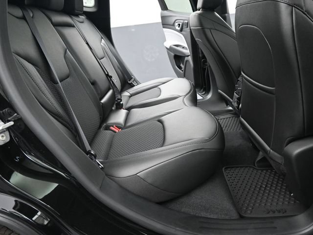 New 2025 Jeep Compass Latitude w/ Sun & Sound Group AWD/4WD image 15