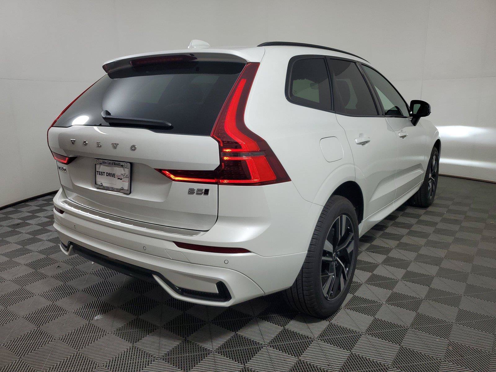 New 2027 Volvo XC60 B5 Core AWD/4WD image 6