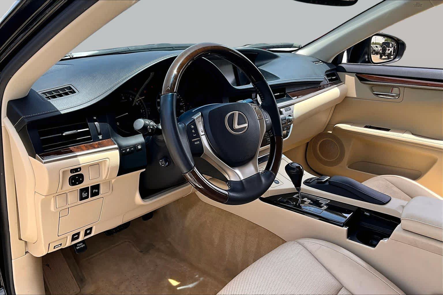 Used 2014 Lexus ES 350 w/ Luxury Package FWD image 15