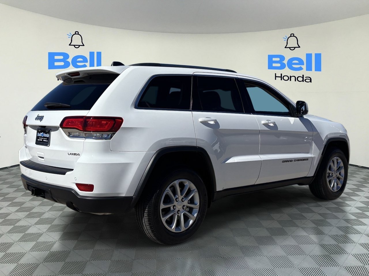 Used 2021 Jeep Grand Cherokee Laredo AWD/4WD image 4