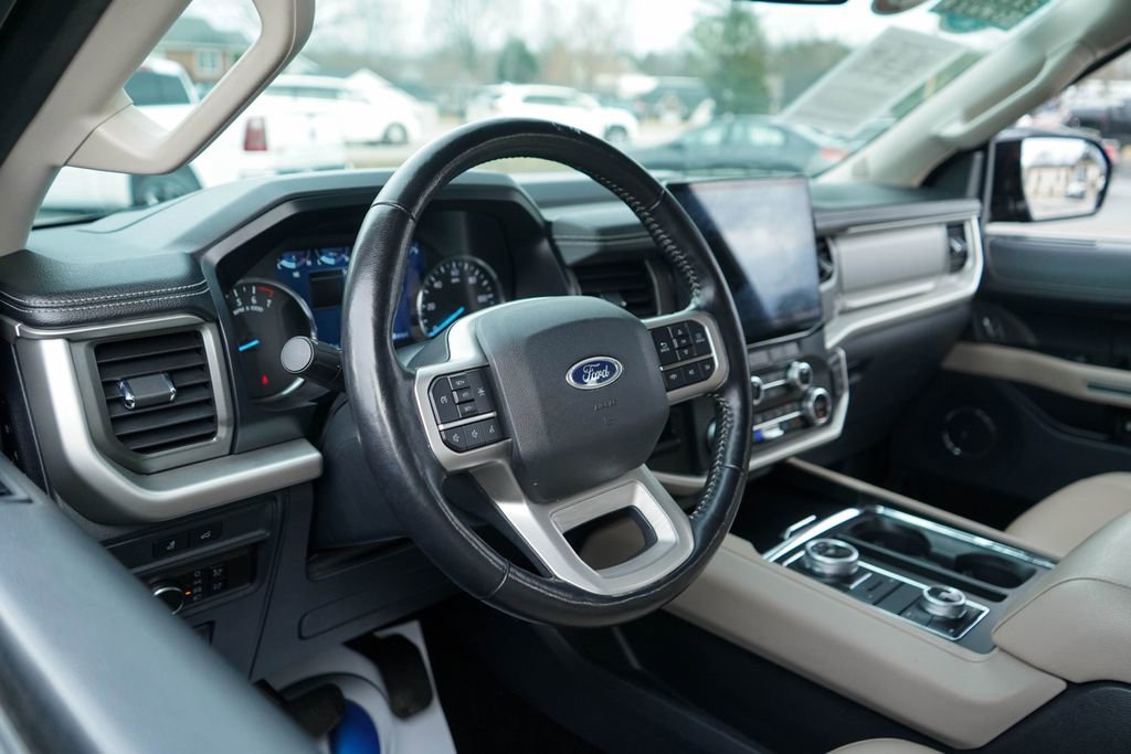 Used 2023 Ford Expedition Max XLT image 6