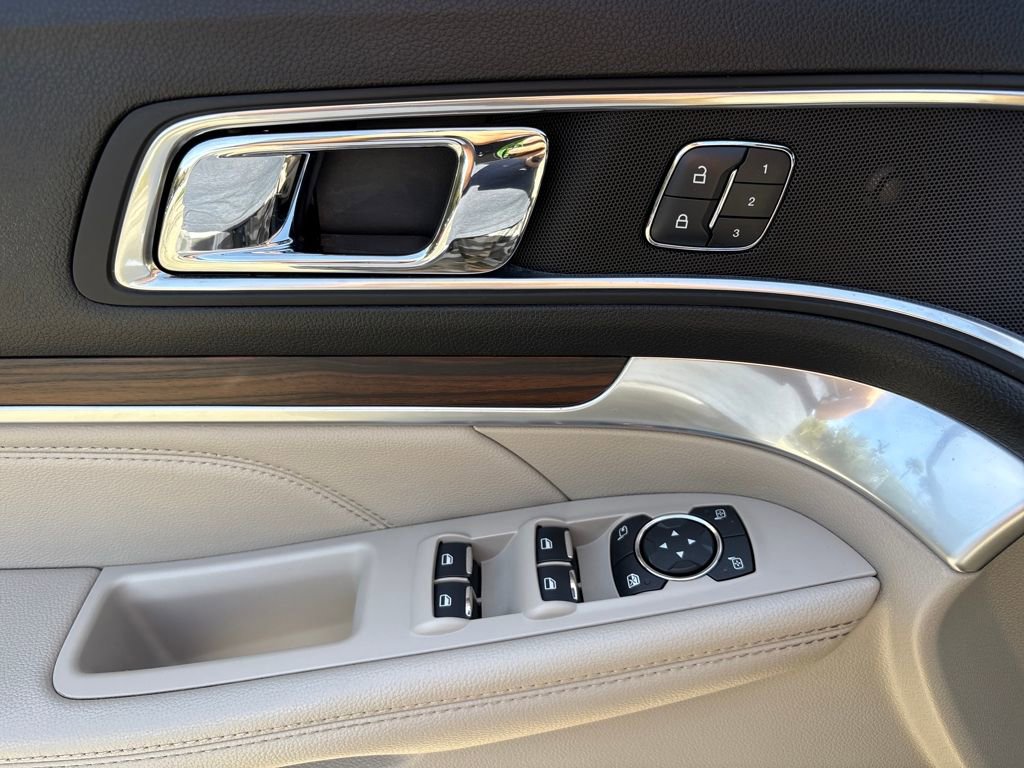Used 2018 Ford Explorer Limited image 16