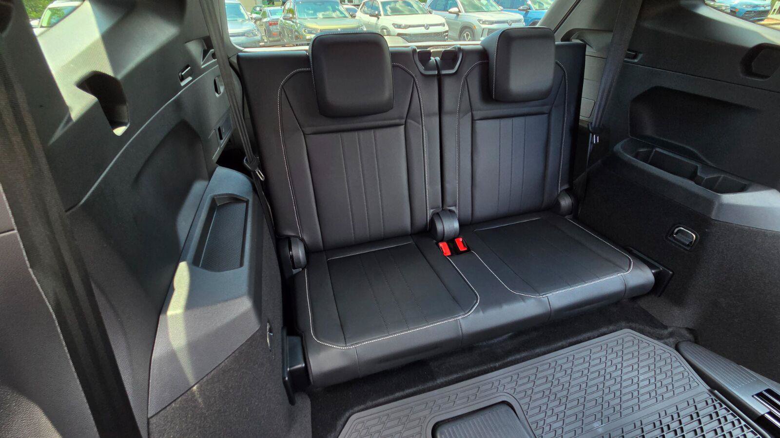 Certified 2024 Volkswagen Tiguan SE R-Line FWD image 49