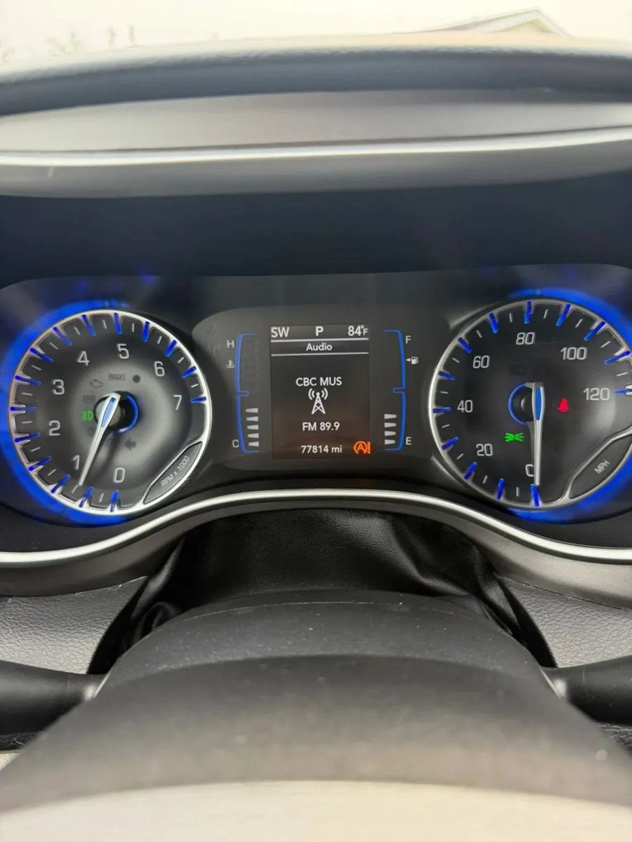 Used 2020 Chrysler Pacifica Touring-L FWD image 14