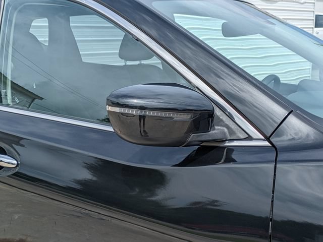 Used 2020 Nissan Rogue S w/ Special Edition Package FWD image 12