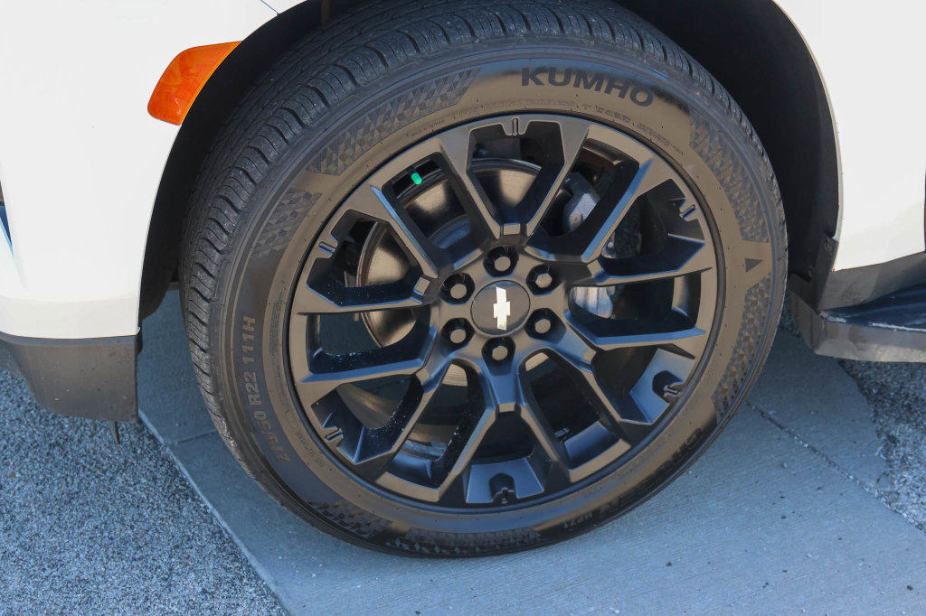 Used 2022 Chevrolet Suburban High Country w/ LPO, Illumination Package AWD/4WD image 7