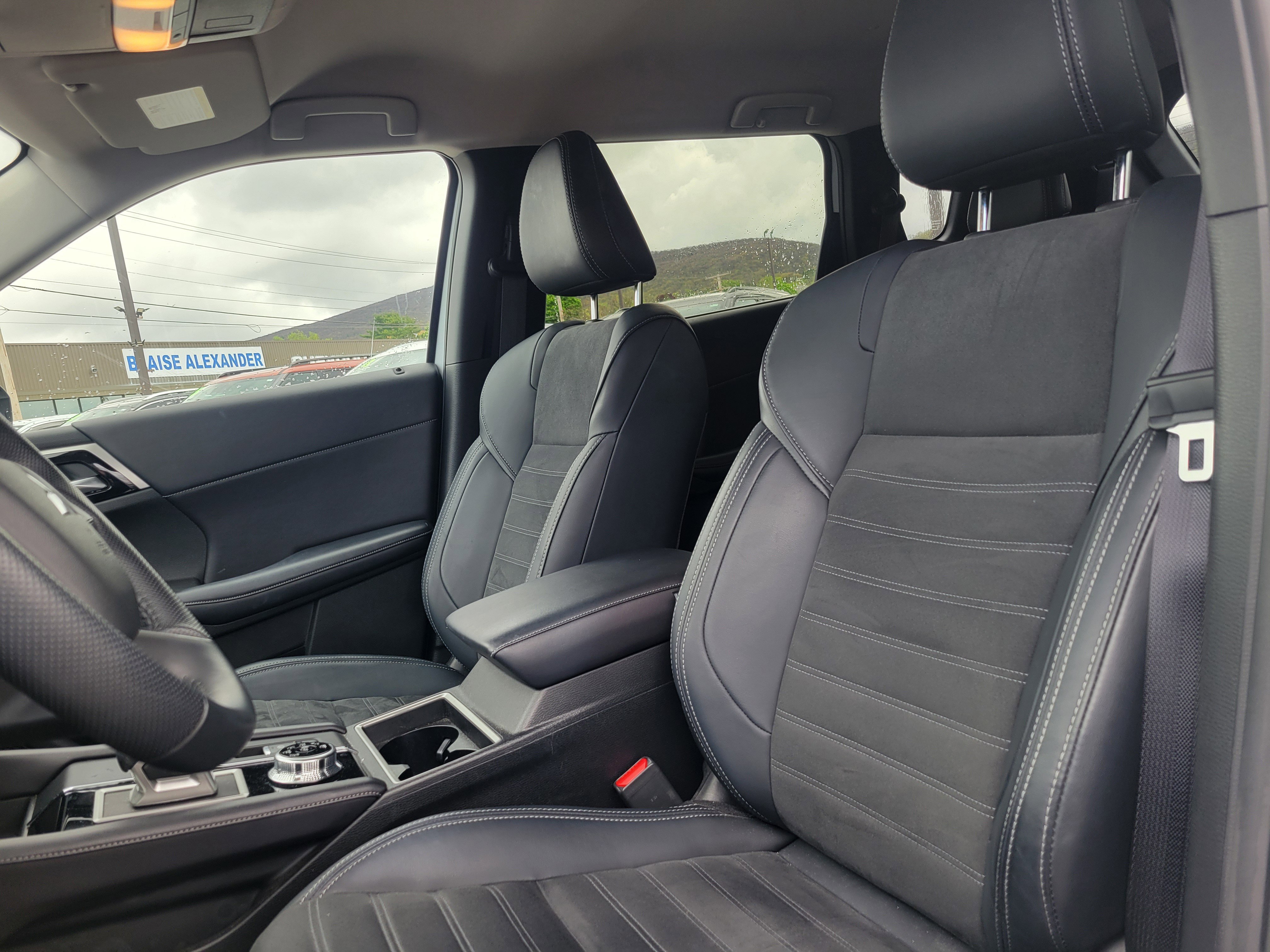 Used 2024 Mitsubishi Outlander SE AWD/4WD image 7