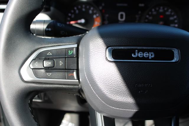 Used 2025 Jeep Compass Latitude image 21
