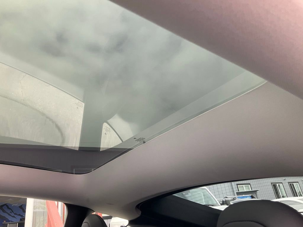 Used 2023 Tesla Model Y 2WD image 32