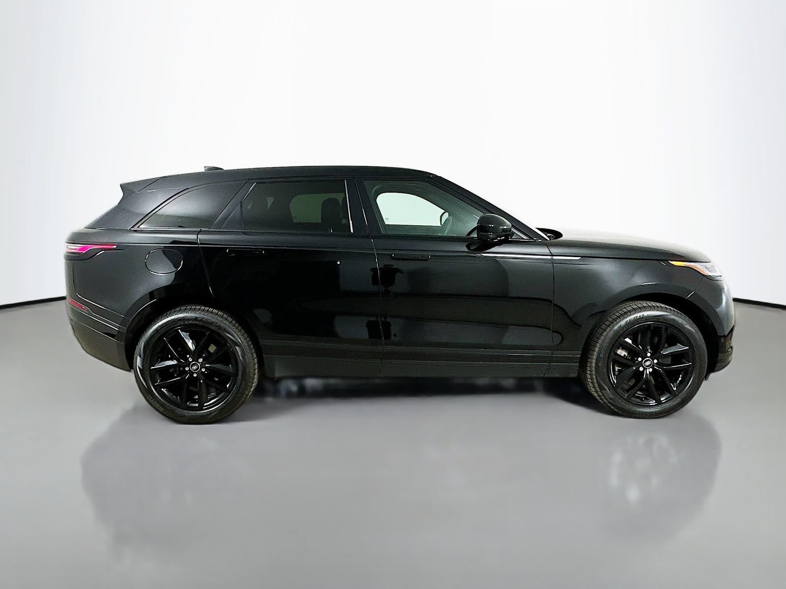 Used 2026 Land Rover Range Rover Velar S AWD/4WD image 4