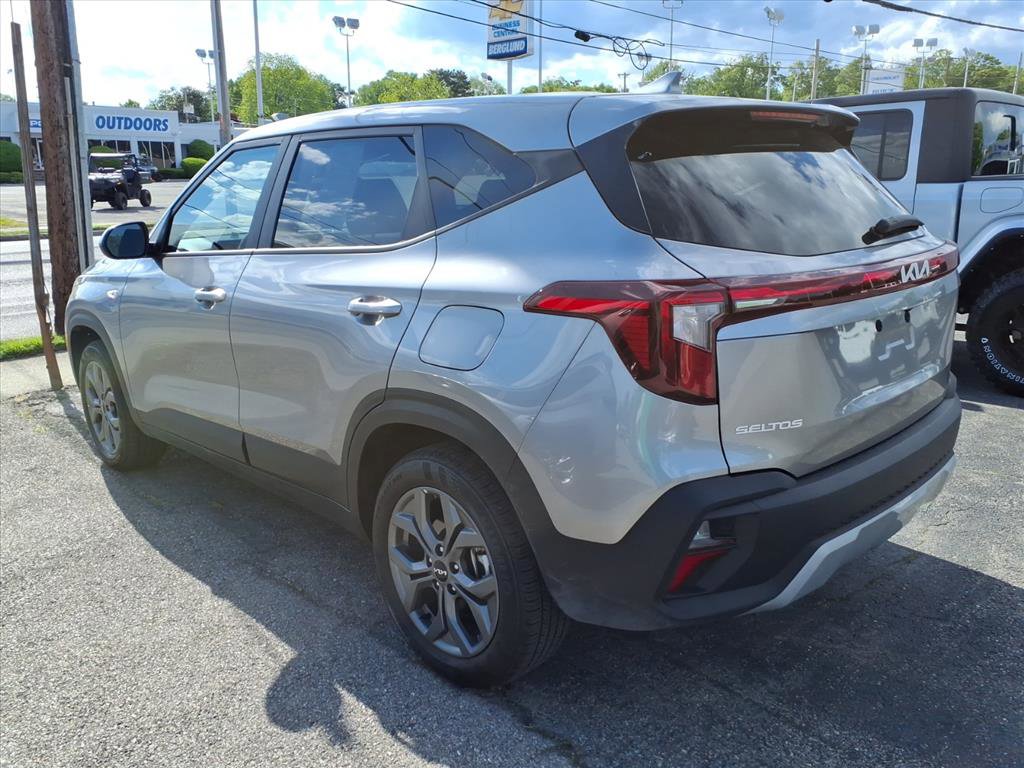Used 2026 Kia Seltos LX AWD/4WD image 4