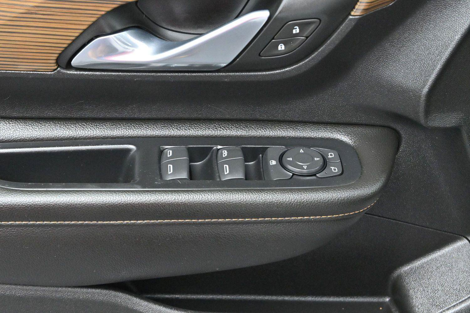 Used 2020 GMC Terrain SLE w/ Driver Convenience Package AWD/4WD image 11