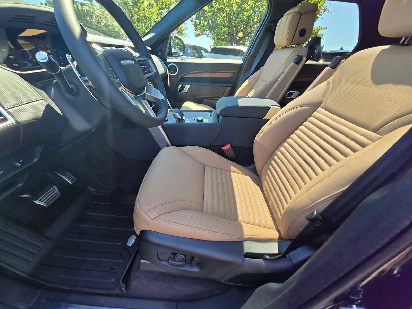 New 2025 Land Rover Discovery Dynamic SE image 25