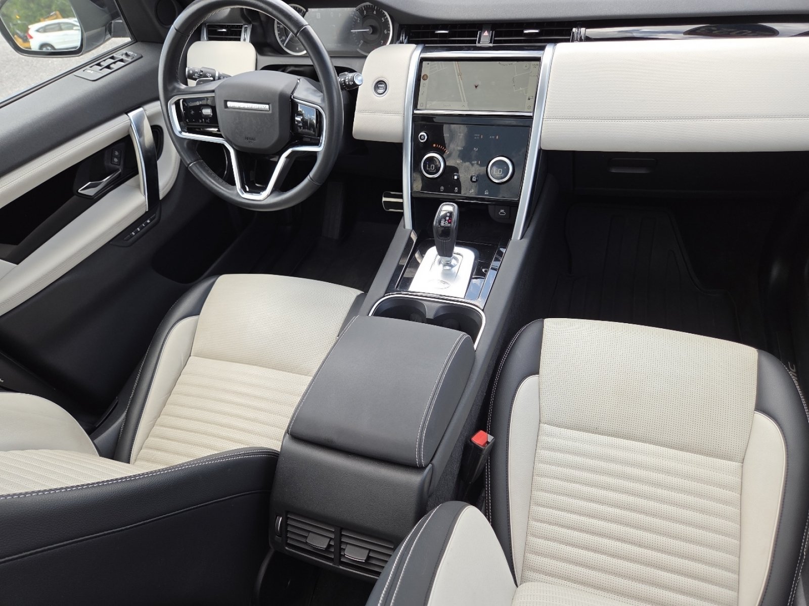 Used 2023 Land Rover Discovery Sport SE R-Dynamic AWD/4WD image 30