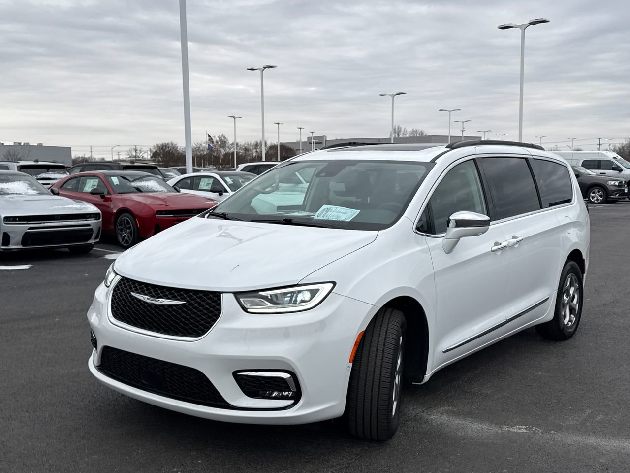 Used 2022 Chrysler Pacifica Limited image 7
