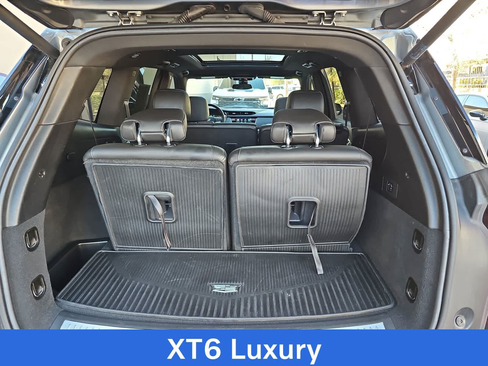 Used 2024 Cadillac XT6 Luxury w/ LPO, Floor Liner Package FWD image 23