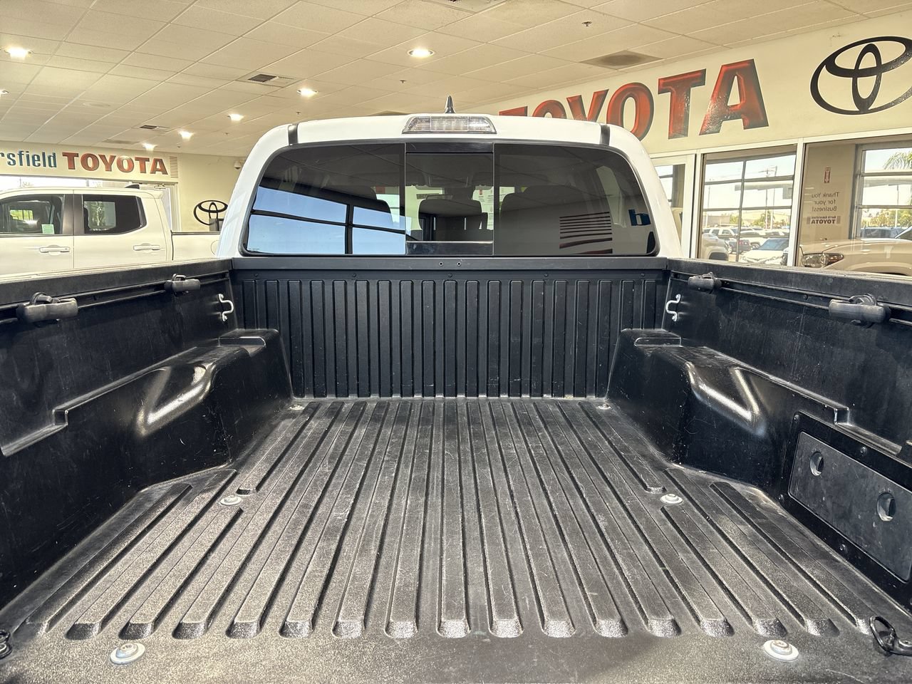 Used 2019 Toyota Tacoma SR5 AWD/4WD image 22