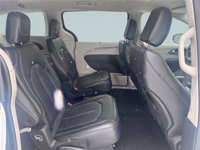 Certified 2023 Chrysler Pacifica Touring-L image 27