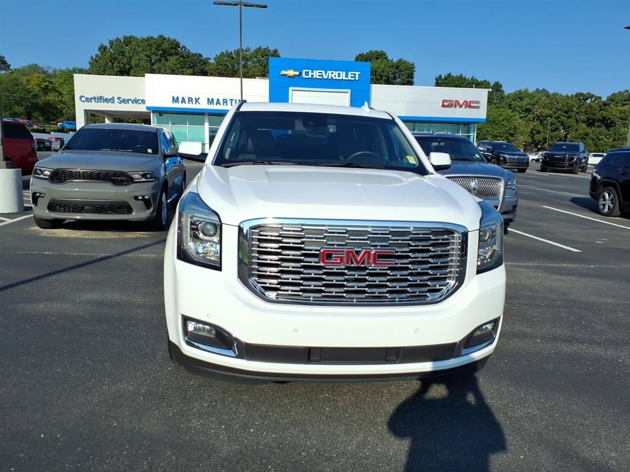 Used 2019 GMC Yukon Denali w/ Denali Ultimate Package AWD/4WD image 2