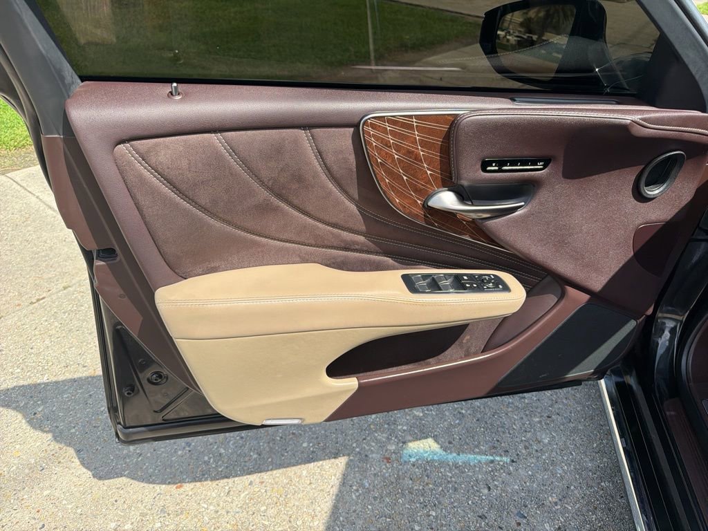 Used 2020 Lexus LS 500 w/ Interior Upgrade Package image 12